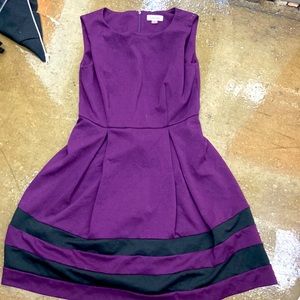 CALVIN KLIEN SZ 8WMNS PURPLE AND BLACK KNEE LENGTH SLEEVELESS DRESS WITH ZIPPER